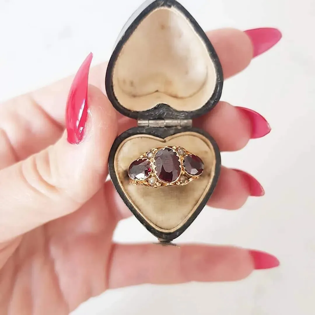 Antique Edwardian 1912 Garnet 9ct Yellow Gold Ring
