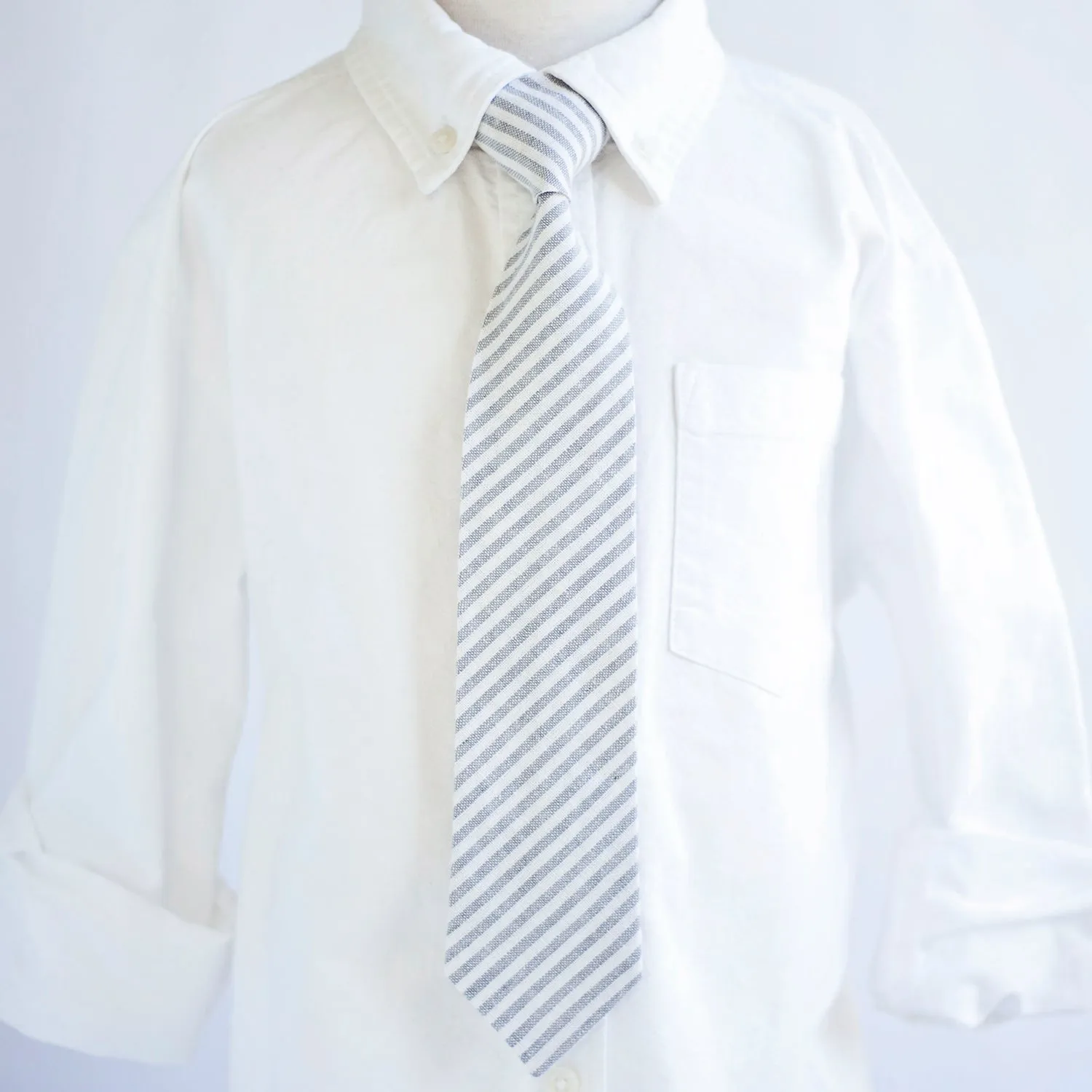 Boy's Necktie / Gray Linen Stripe