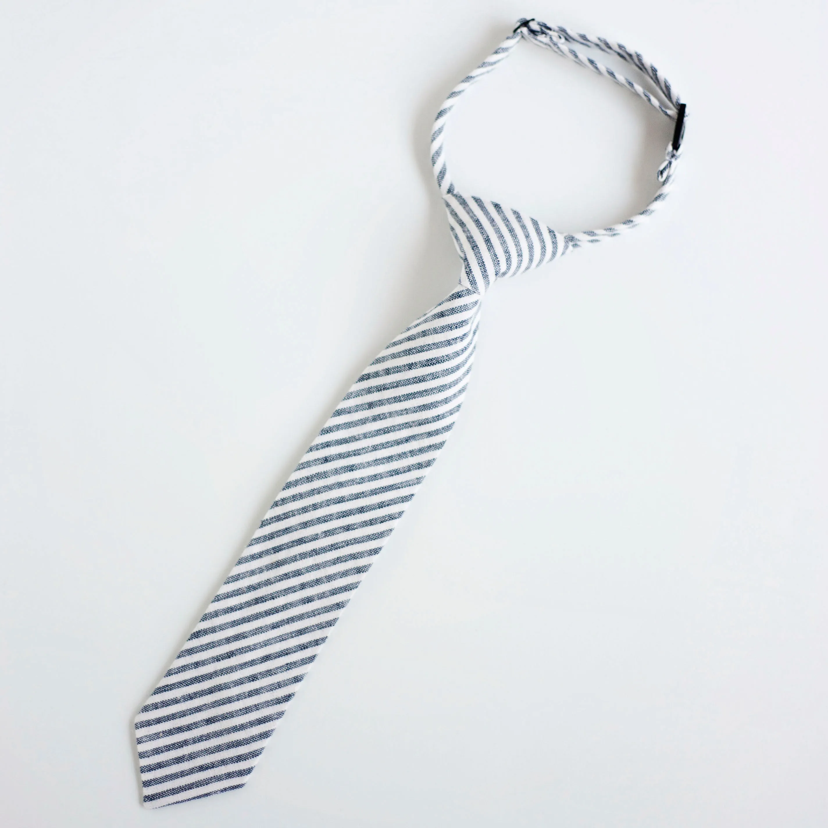 Boy's Necktie / Navy Linen Stripe