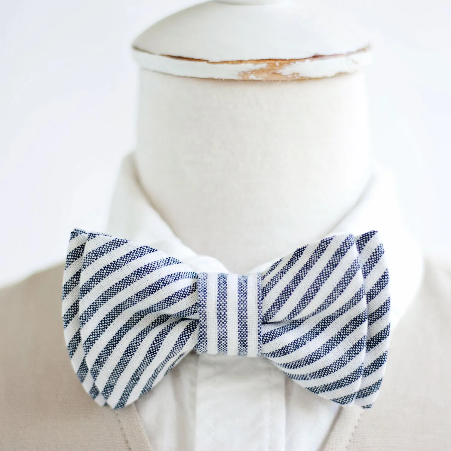 Boy's Necktie / Navy Linen Stripe