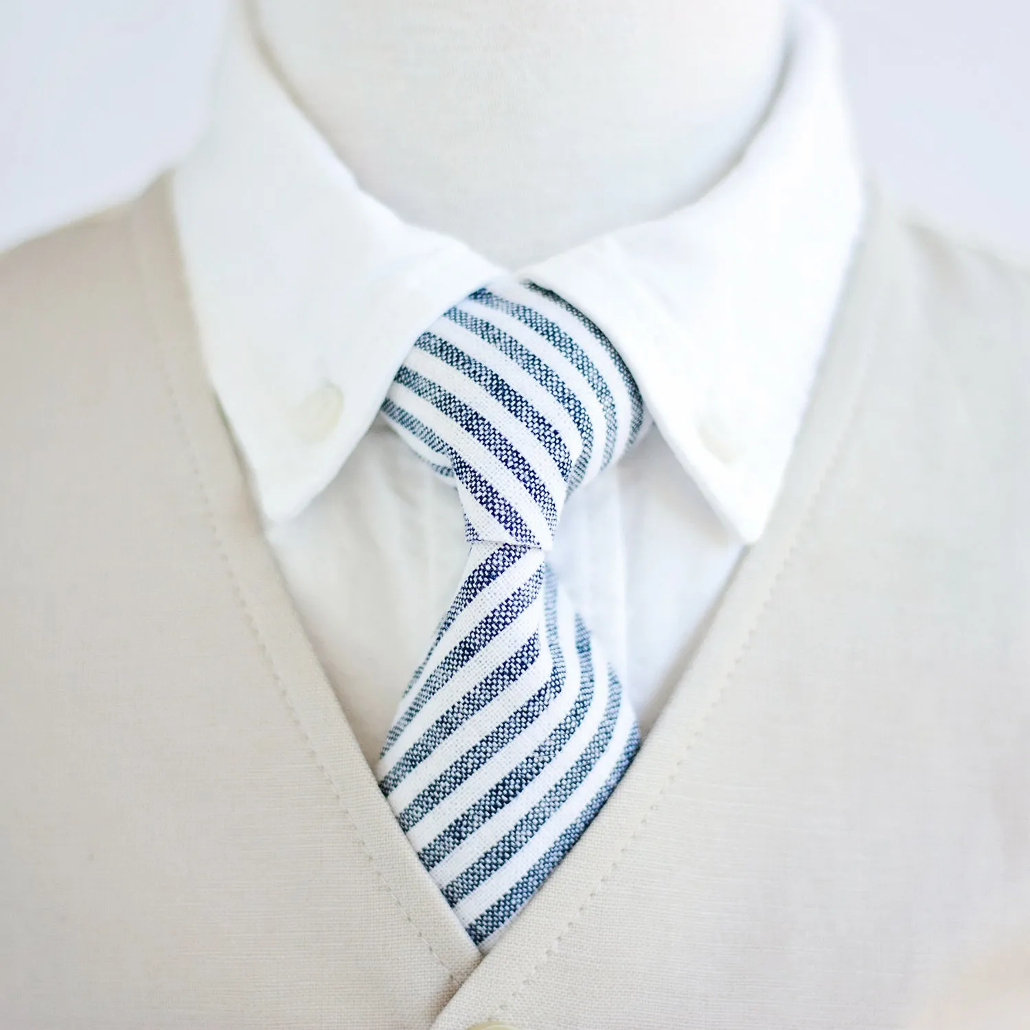Boy's Necktie / Navy Linen Stripe