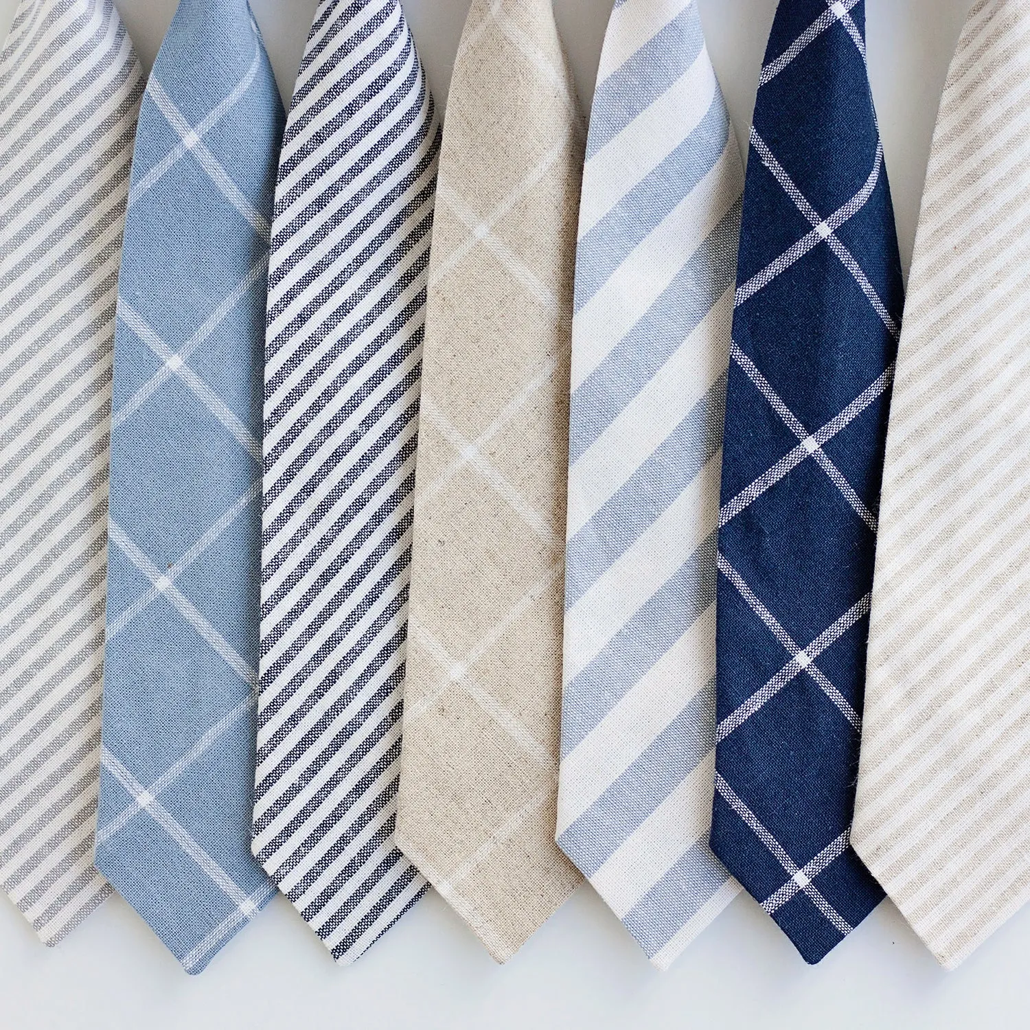 Boy's Necktie / Navy Linen Stripe